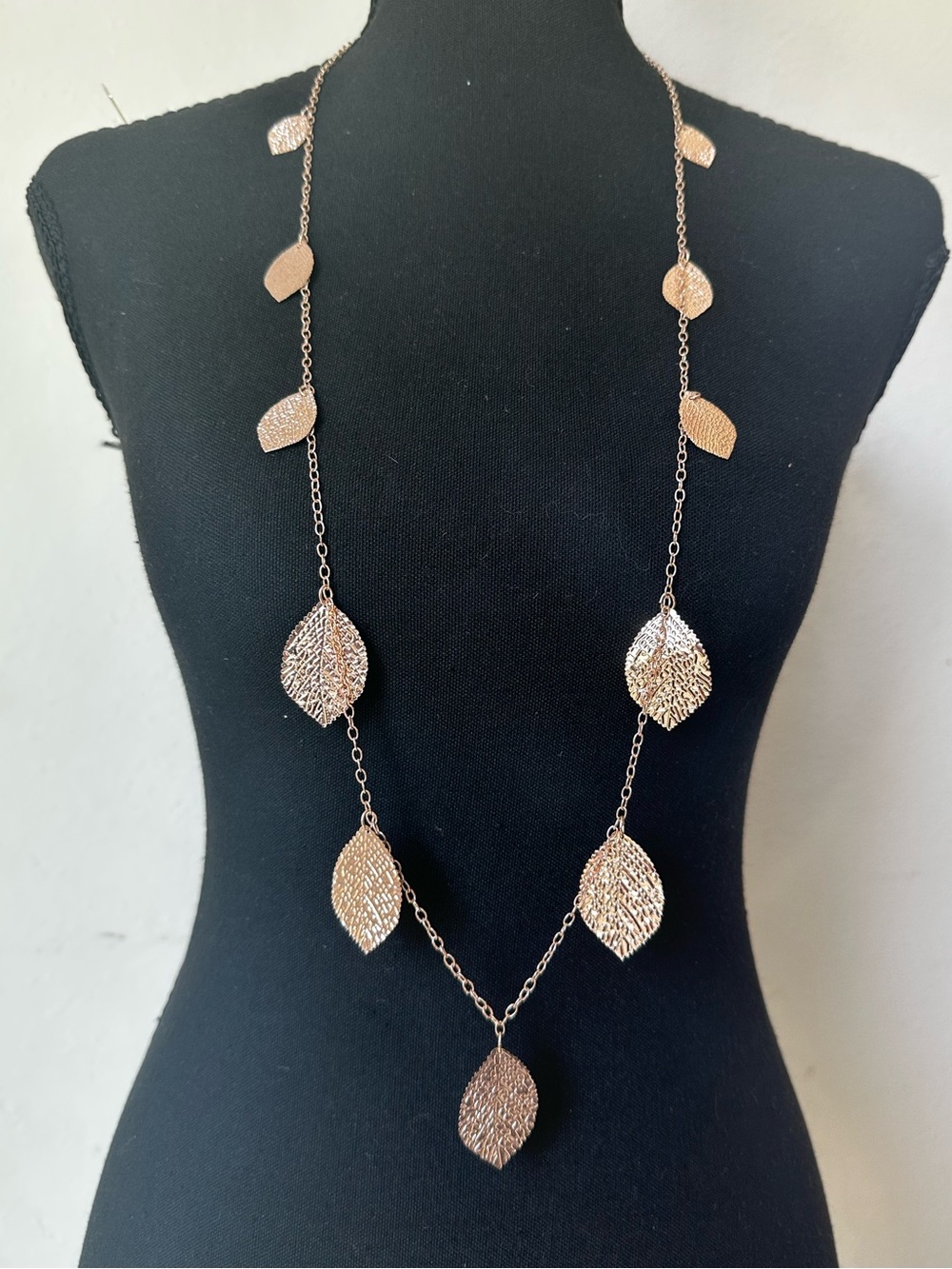 Long silver Leaf Pendant Necklace - Women Jewelry - Picture 1 of 2